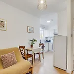 Serviced Apartment London Great For Contractors 2 Mins From Train Station And Near Tottenham Stadium