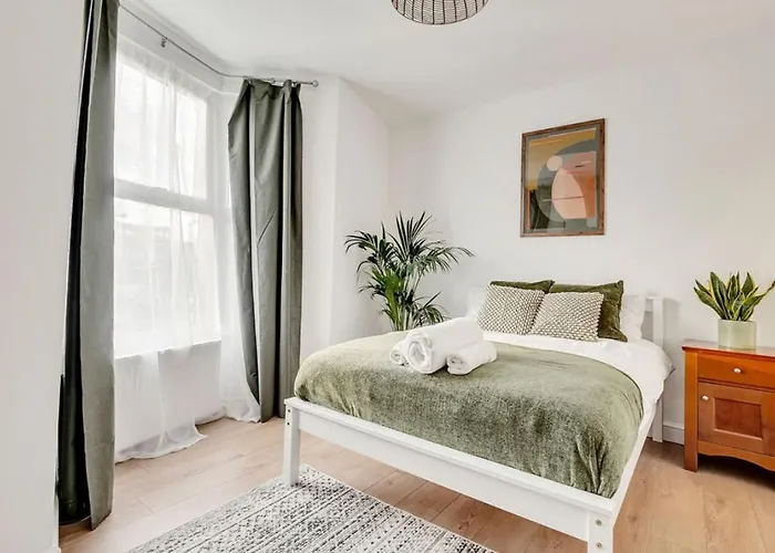 Serviced Apartment London Great For Contractors 2 Mins From Train Station And Near Tottenham Stadium