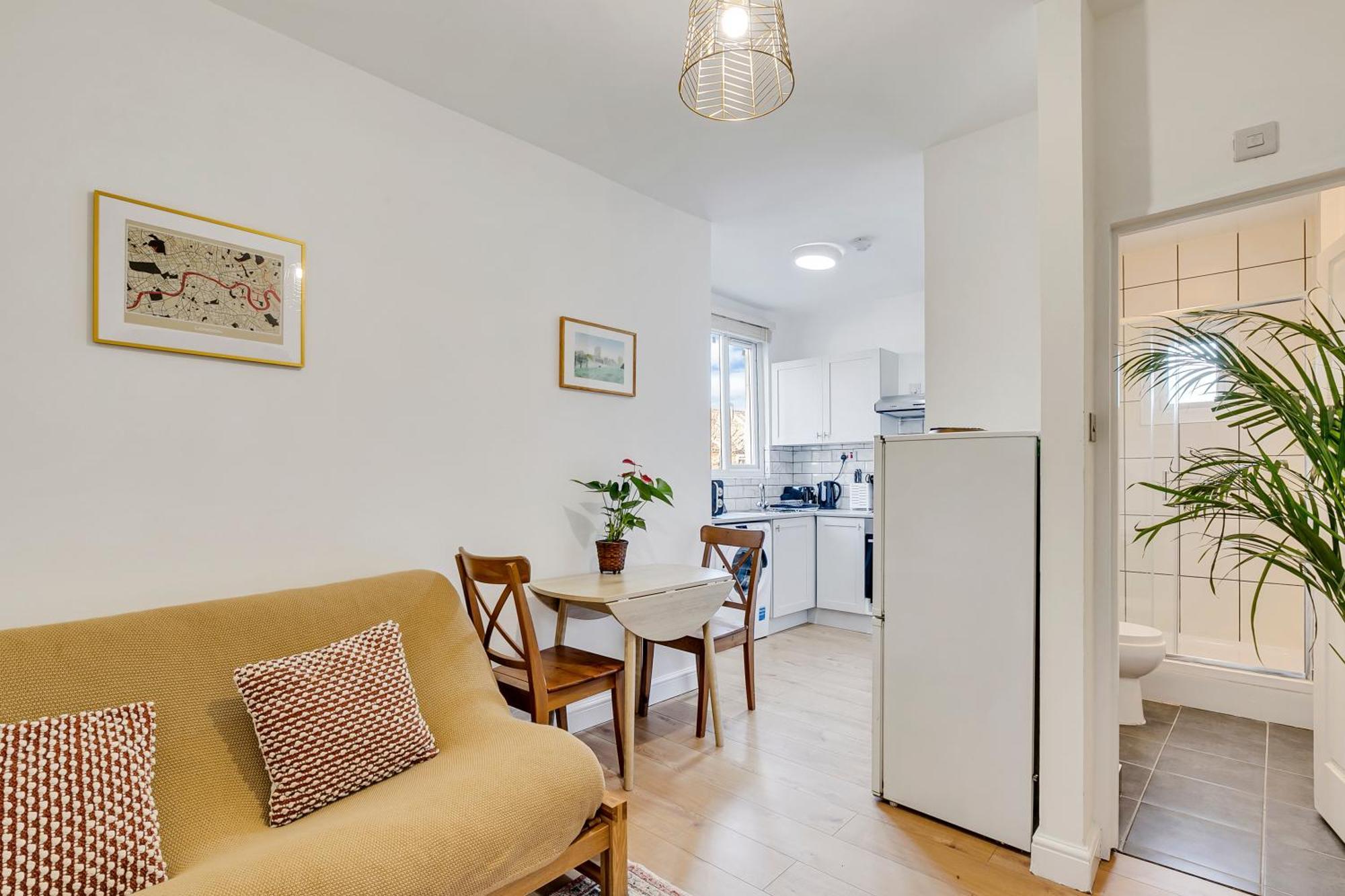Apartment Serviced Great For Contractors 2 Mins From Train Station And Near Tottenham Stadium *