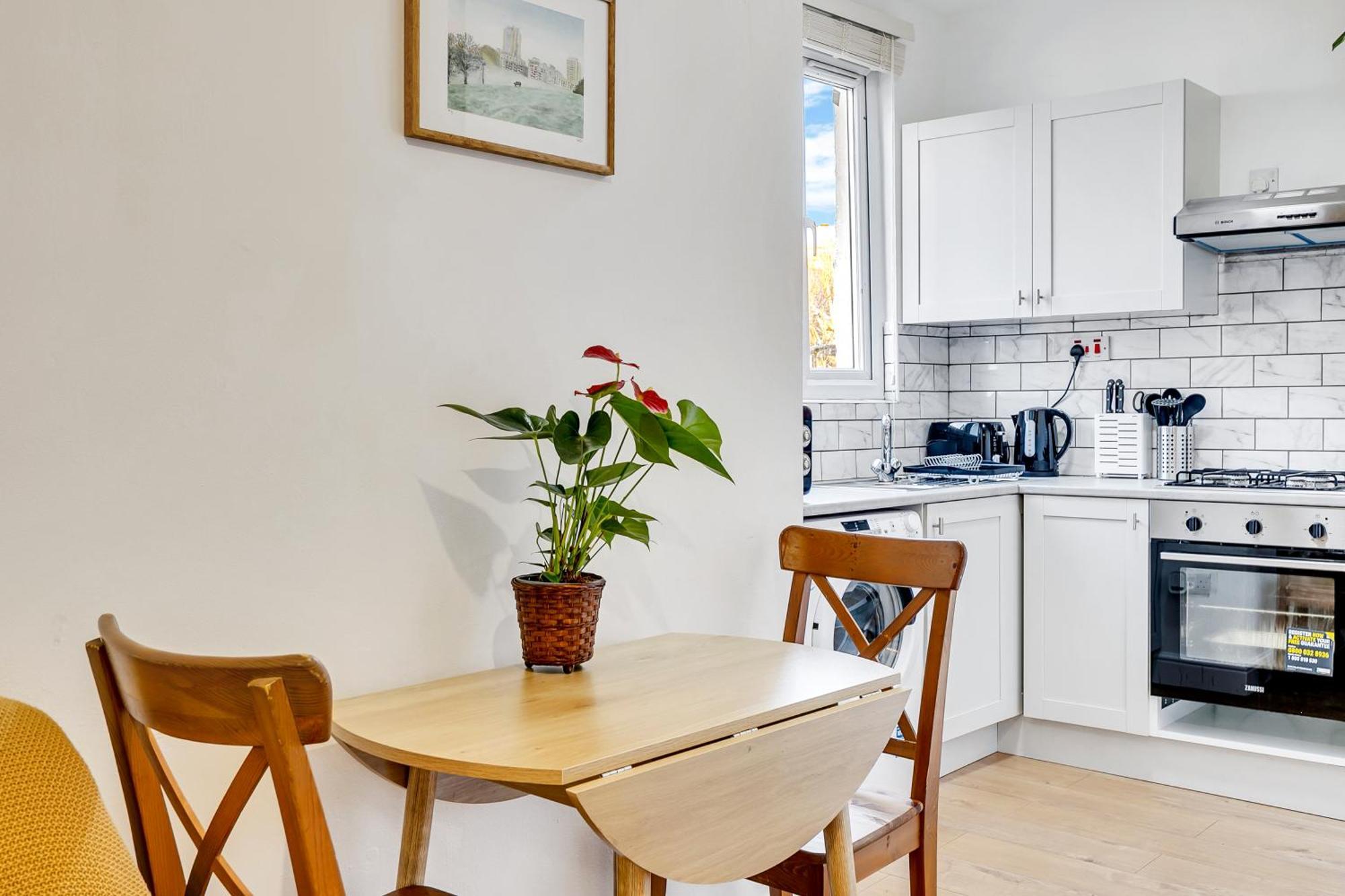 Apartment Serviced Great For Contractors 2 Mins From Train Station And Near Tottenham Stadium