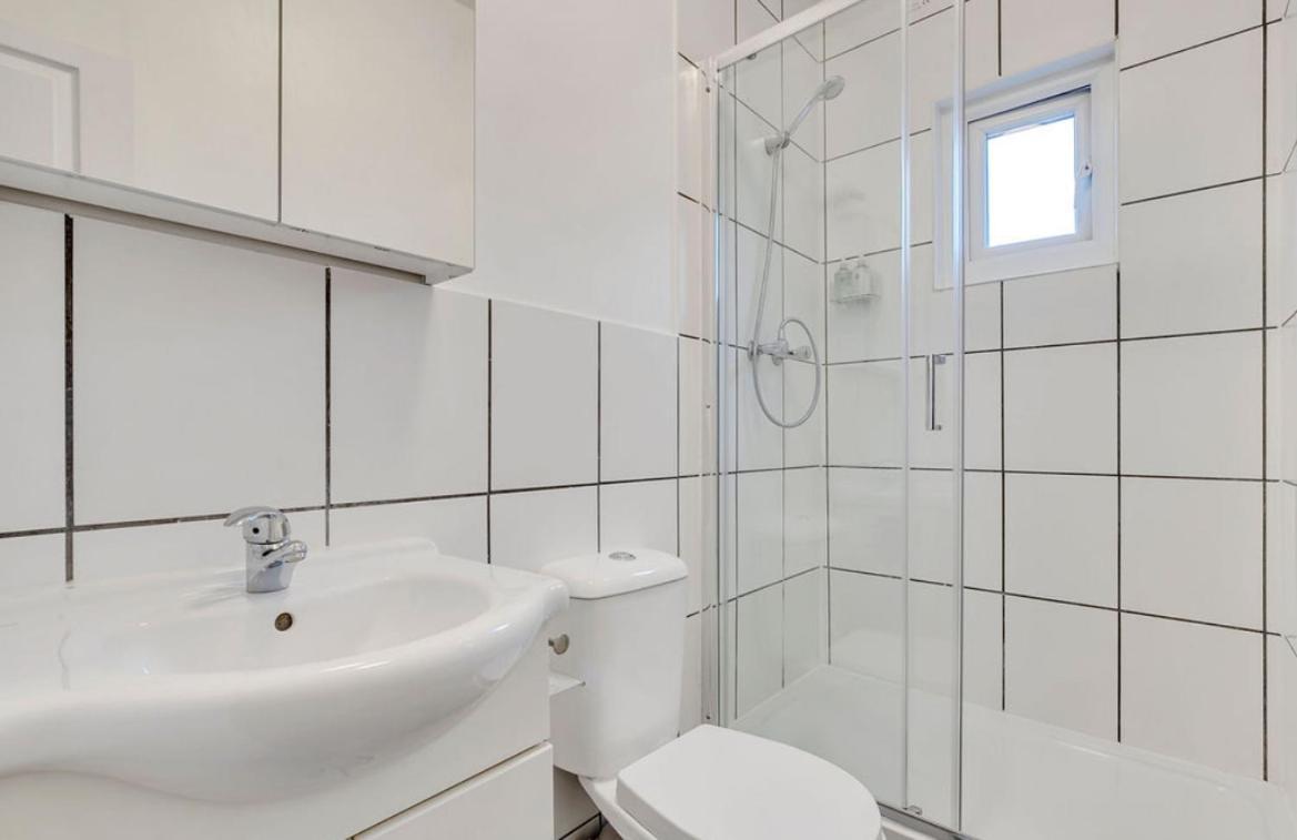 Serviced Great For Contractors 2 Mins From Train Station And Near Tottenham Stadium