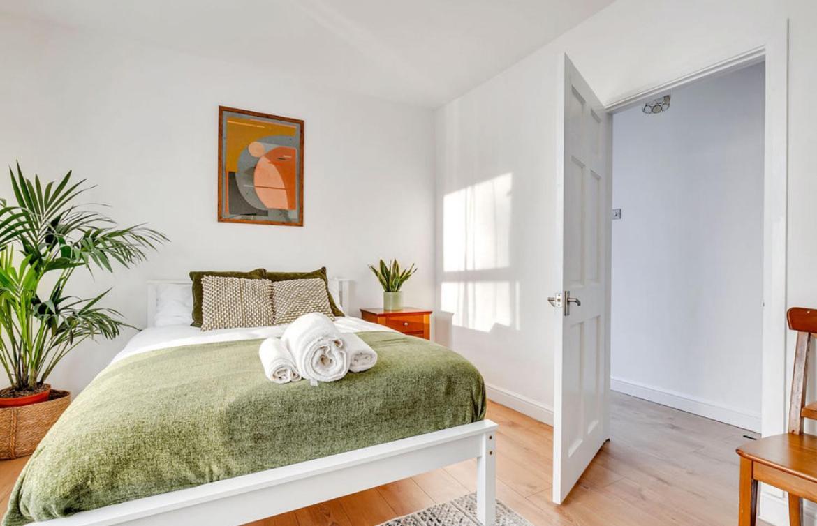 Serviced Great For Contractors 2 Mins From Train Station And Near Tottenham Stadium *